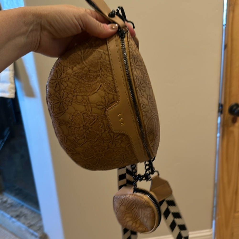 Used I&R Crossbody purse, fake leather in good shape